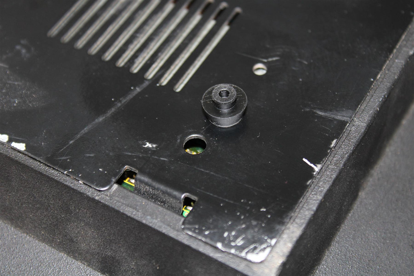 Gummifüße für das kompakte System Beocenter 4000 (1986-1987).